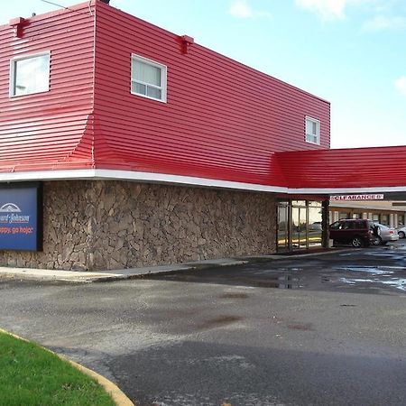 Howard Johnson By Wyndham Cornwall Exterior photo