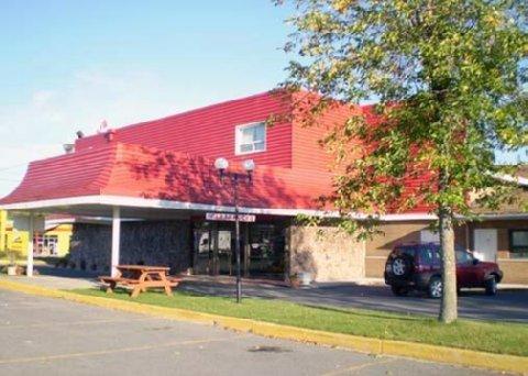 Howard Johnson By Wyndham Cornwall Exterior photo