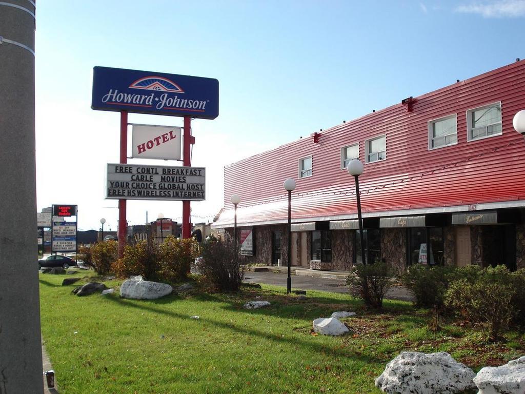 Howard Johnson By Wyndham Cornwall Exterior photo