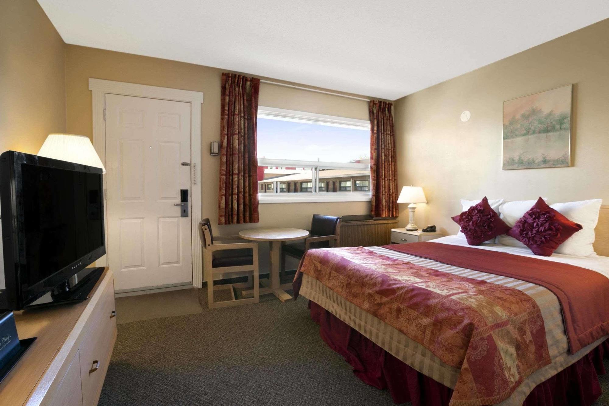Howard Johnson By Wyndham Cornwall Exterior photo