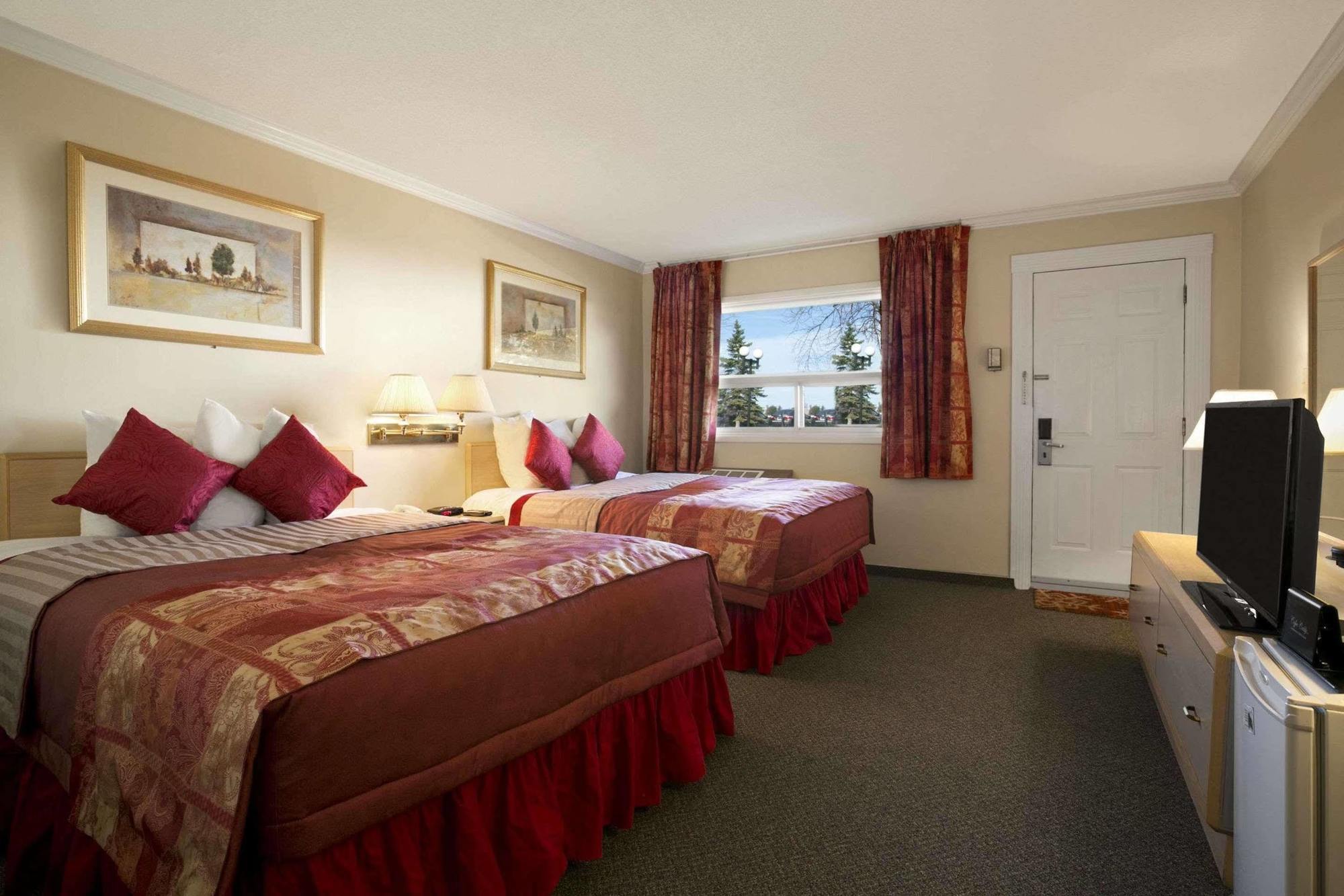 Howard Johnson By Wyndham Cornwall Exterior photo