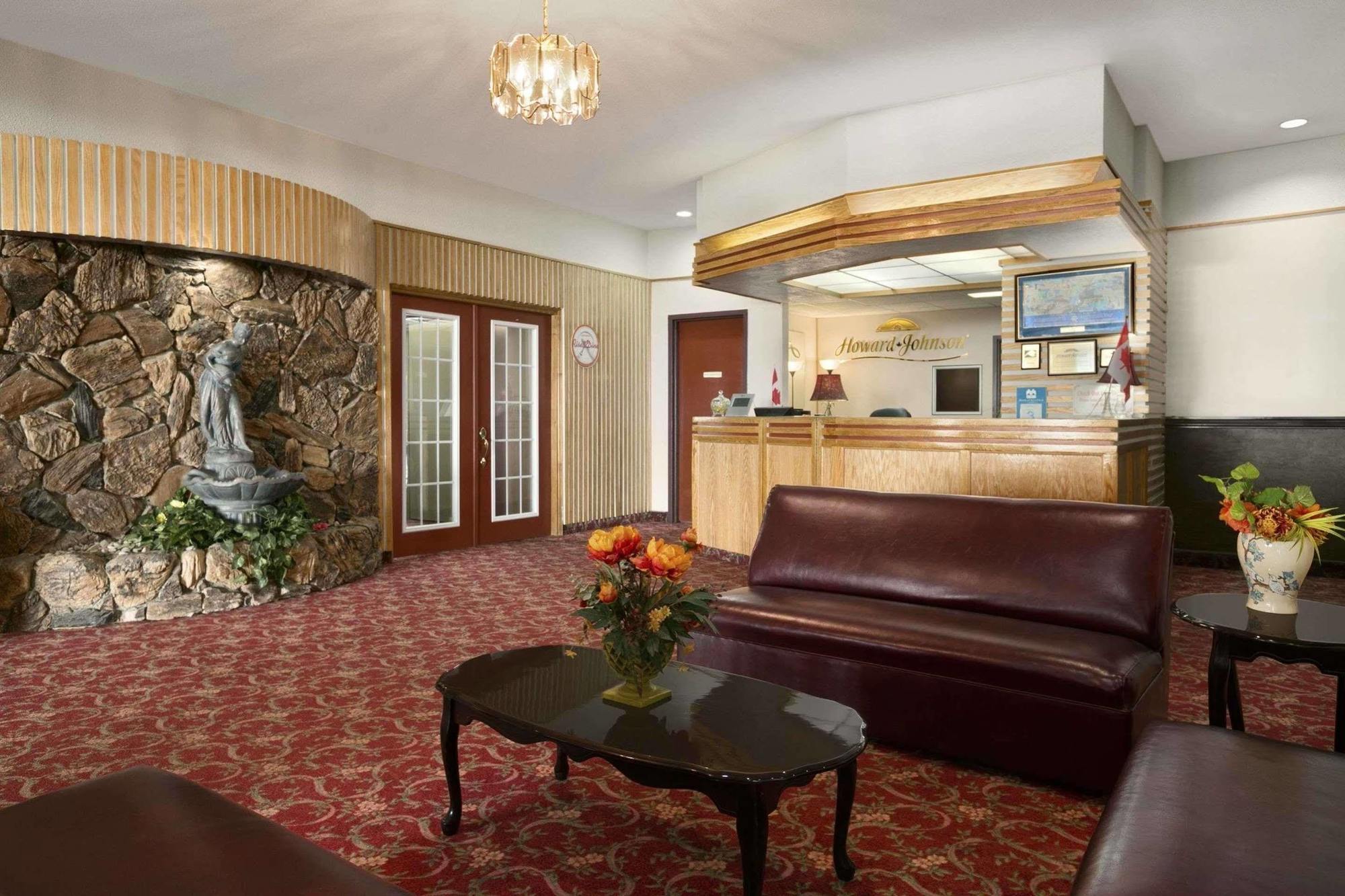 Howard Johnson By Wyndham Cornwall Exterior photo