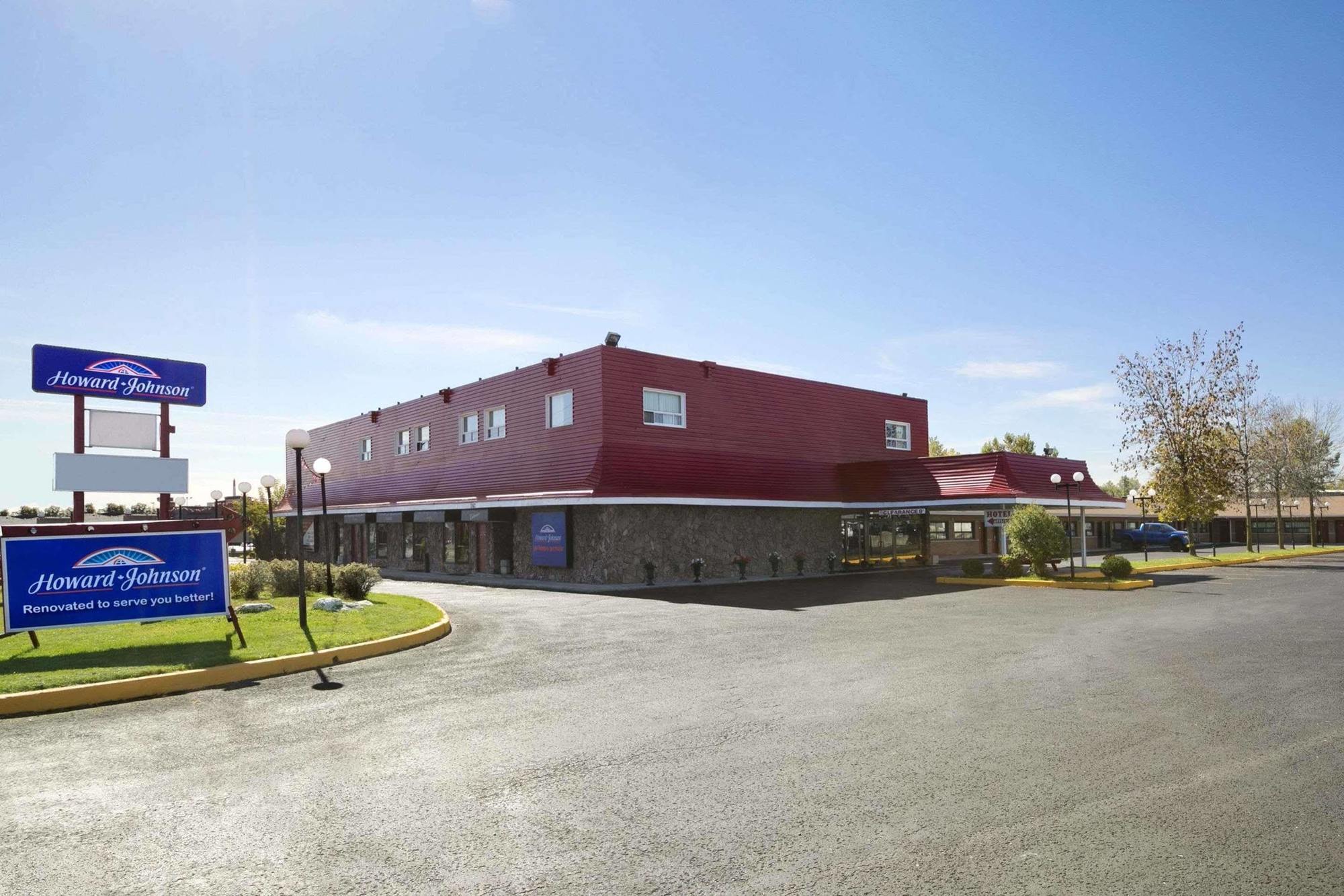 Howard Johnson By Wyndham Cornwall Exterior photo