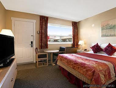 Howard Johnson By Wyndham Cornwall Exterior photo
