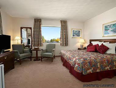 Howard Johnson By Wyndham Cornwall Exterior photo
